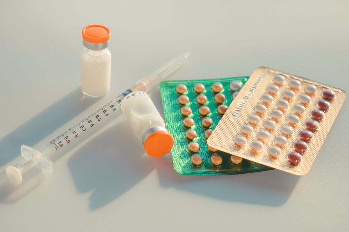 Medicamentos para la infertilidad masculina, incluyendo gonadotropinas, antiestrógenos, inhibidores de la aromatasa y antioxidantes.